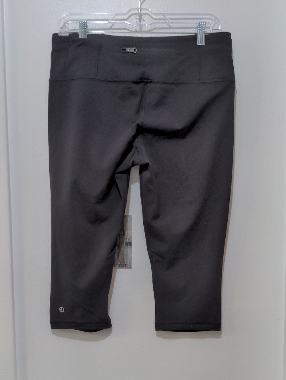 EUC Lululemon 17 inch Capris - Picture 2 of 10